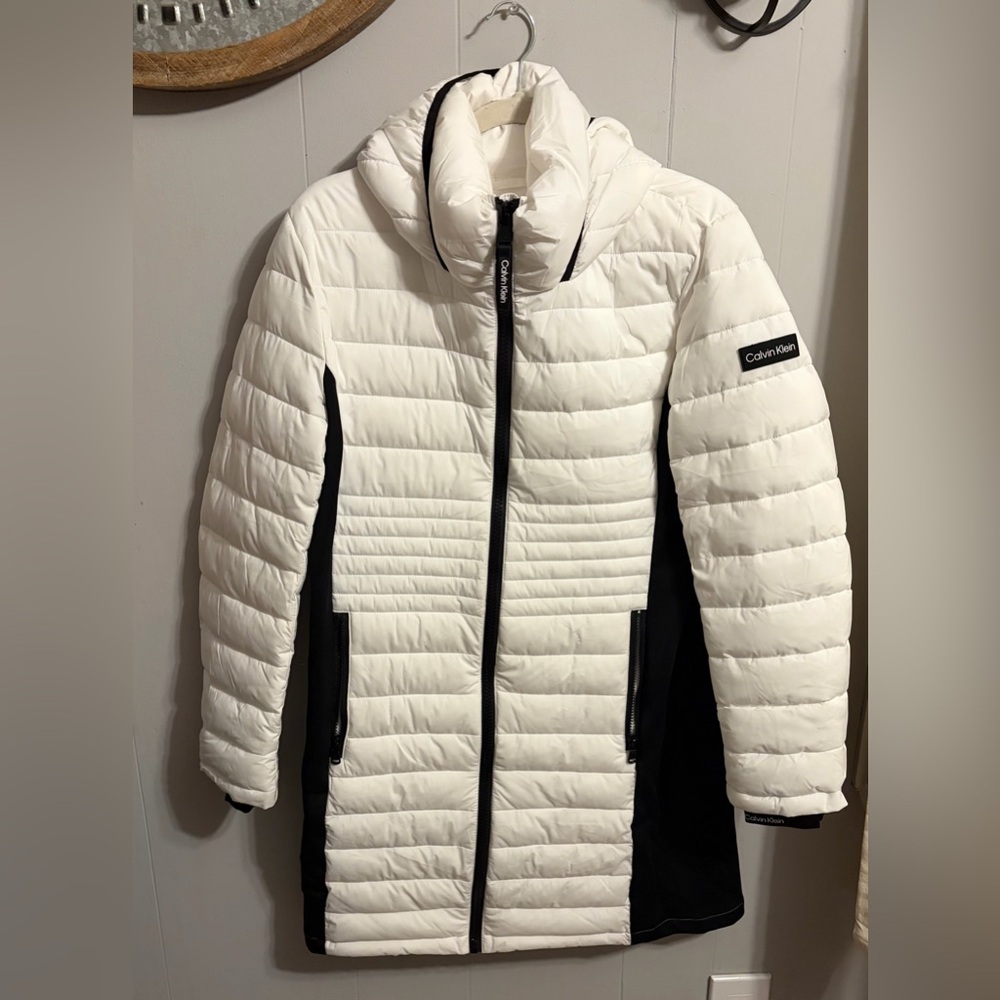 Calvin Klein White with Black Accent Quilted Jacket Midi - Picture 2 of 9